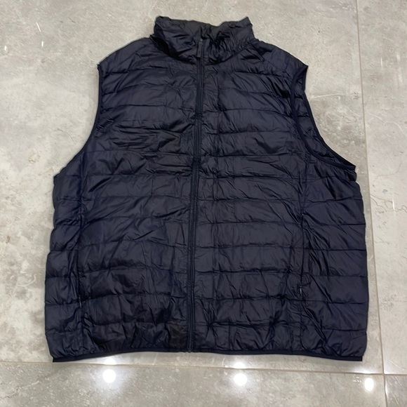 Uniqlo Other - Men’s Uniqlo Vest - Size 3XL